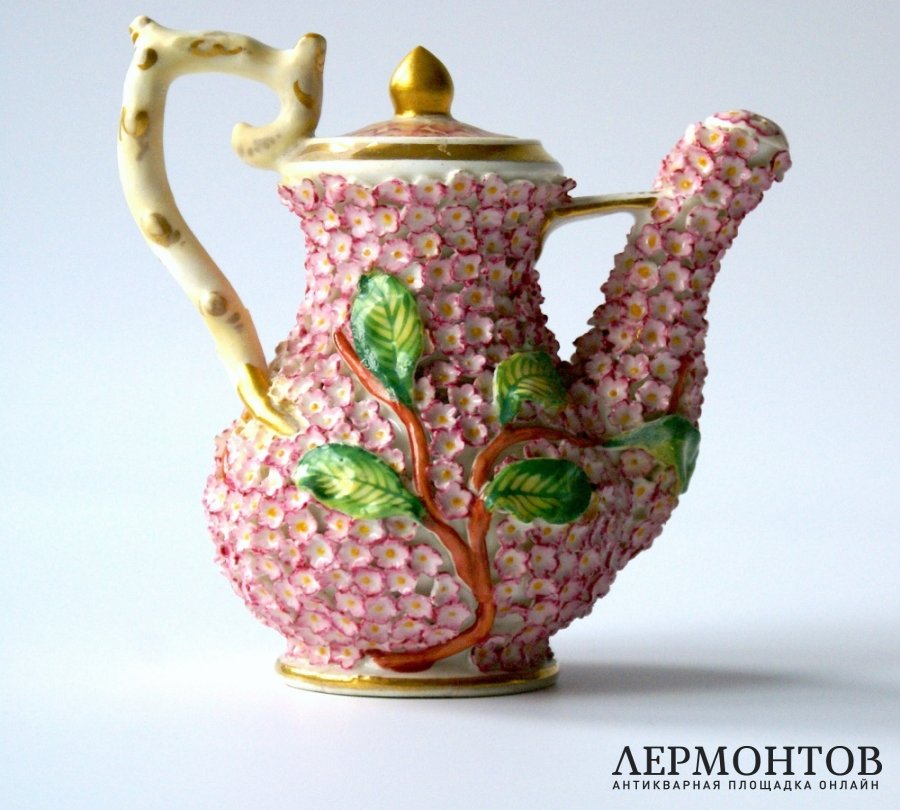 Декоративная лейка из лепного фарфора. Англия, 19 век