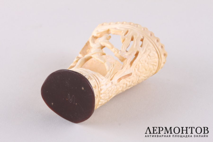Карандашница Фигуристка. Кость, рог. СССР, 1950е-60е гг.