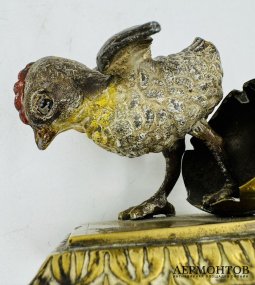 Статуэтка «Цыплёнок вылупился из яйца». Бронза, роспись, Австрия, конец 19 века