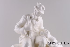 Статуэтка Охотник с собакой. Чехословакия, 1940-е годы. Rako. Фарфор.