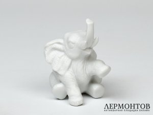 Статуэтка «Слоненок с поднятой ногой». Фарфор, Rosenthal, Германия, XX век
