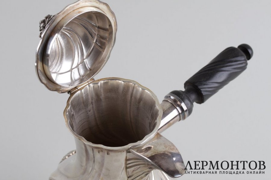 Кофейник Leon Lapar в стиле рококо. Серебро 950 пробы. Франция, XIX в.
