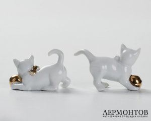 Статуэтка «Котёнок с золотым мячом». Фарфор, Metzler & Ortloff, Германия, 1950–1970-е годы