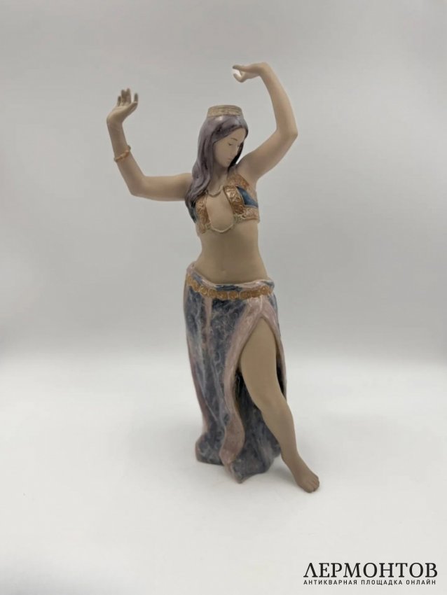 Статуэтка «Ритм Востока I». Фарфор грес, Lladro, скульптор Alfredo Llorens, Испания, 2005–2008 годы
