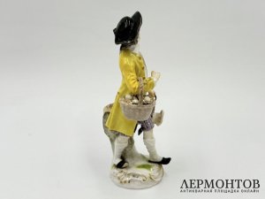 Статуэтка из серии Парижские крикуны Торговец дичью. Meissen, перв. тр. 20 века.