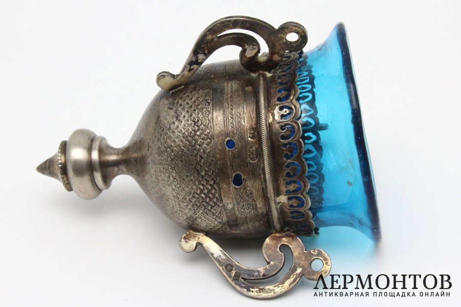 Лампада со стеклянным вкладышем. Серебро 84 пробы. Российская империя, 1895 год.