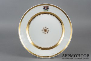 Тарелка обеденная из дворянского столового сервиза. Россия, СПб, ИФЗ, Н I, 1 пол. 19 