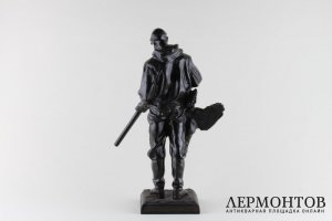 Охотник с уткой. Чугун. СССР. Кусинское литье, середина ХХ века. Редкая скульптура.
