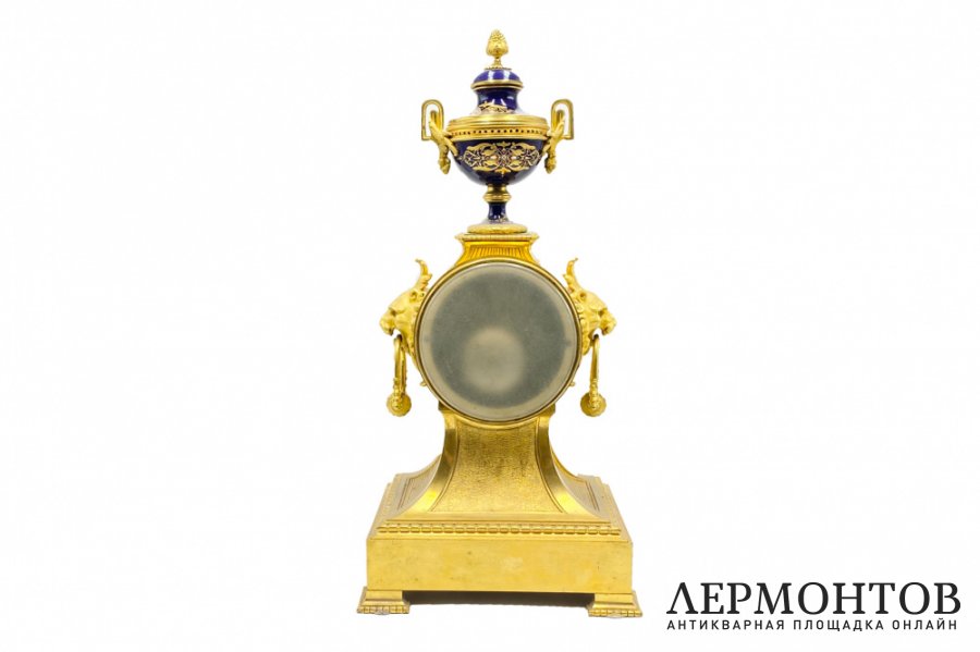 Каминные часы. Франция, Париж, 1860-1880-е гг. Бронза, фарфор, ропись.