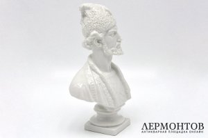 Шота Руставели, бюст. Фарфор. СССР, Дулево, вторая половина 1940-х гг. Авторский.