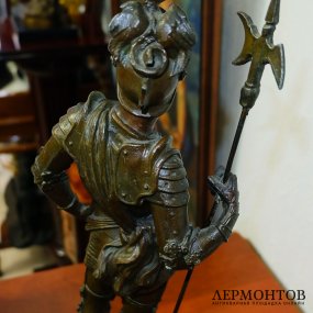 Скульптура. Античный воин с копьем. Европа