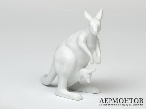 Статуэтка «Кенгуру с детенышем». Фарфор, Rosenthal, Германия, XX век