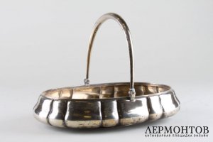 Сухарница с ручкой в классическом стиле. Серебро 84 пробы. Россия, 1875 год.