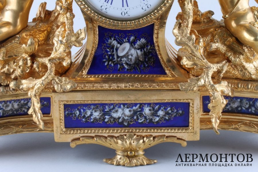 Каминные часы с фарфоровыми вставками в ст. Второго Ампира.  Париж, посл. треть 19 в.