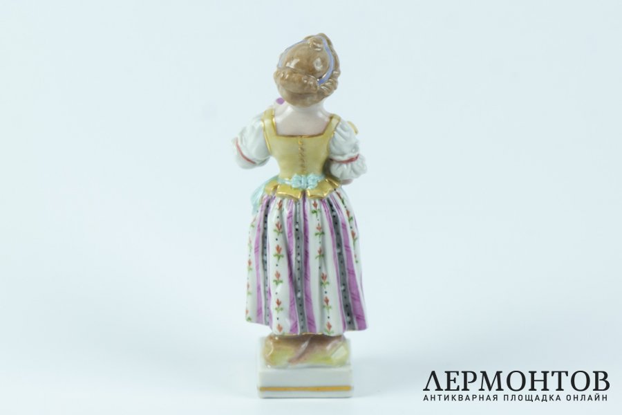 Миниатюра Дама с кувшином. Германия, Мейсенская фарф. ман-ра, 1920-30-е гг.
