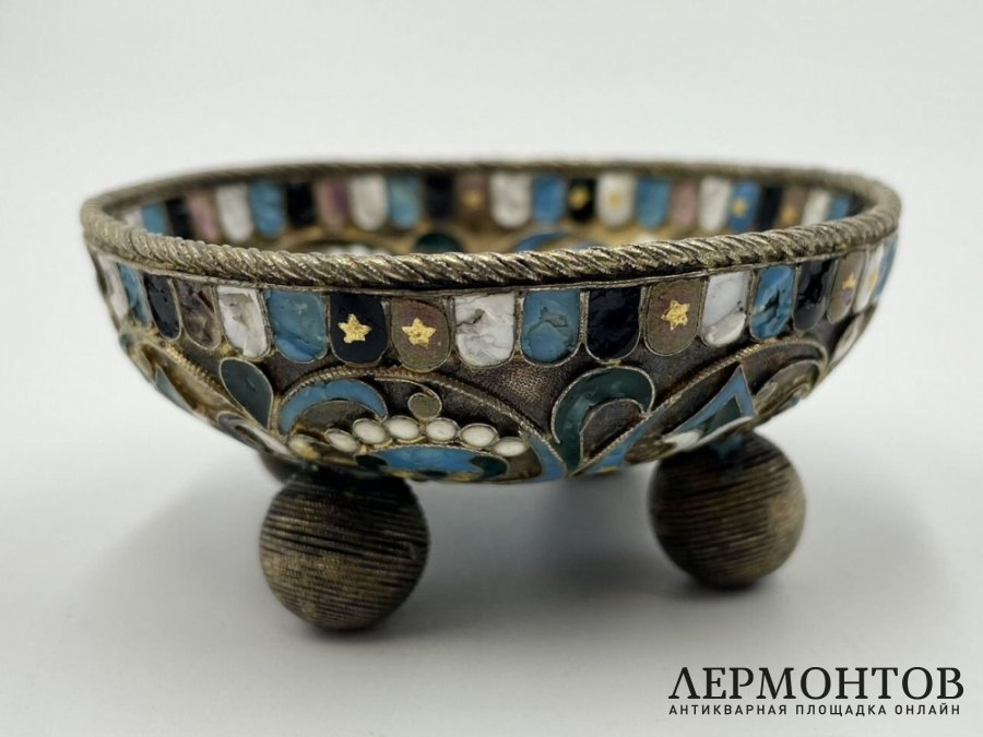 Солонка с эмалью. Россия, Овчинников, 1880-90-е гг. Серебро 84 пробы.