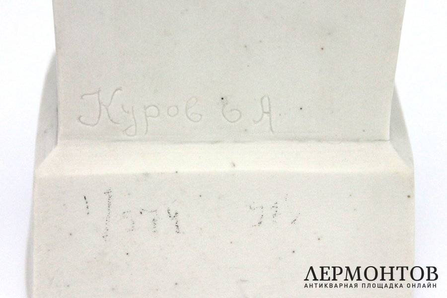 И.В. Сталин, бюст. Фарфор. СССР, Дулево, Куров, 1940-50е гг. Авторский.