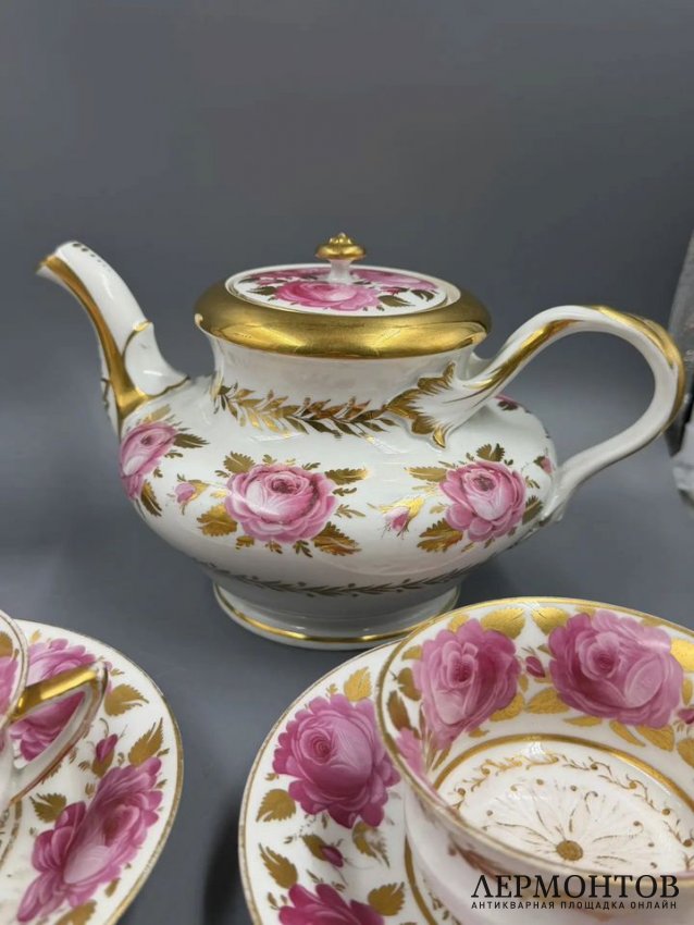 Сервиз «Пурпурные розы» на 6 персон. Фарфор, завод Сафроновых, Россия, 1850–1870
