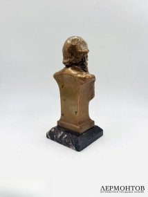 Бюст Л. Н. Толстого. Омеднённый сплав, камень, Россия, 1911–1915 годы