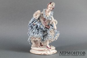 Дама в голубом платье. Германия, Ackermann amp Fritze Volkstedt, 1930 -60 гг.