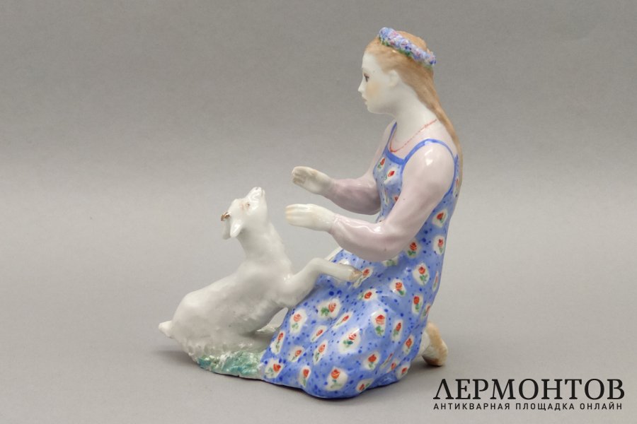 Статуэтка Сестрица Аленушка и братец Иванушка. Кожин П.М. Фарфор. СССР, Дулево, 1950е