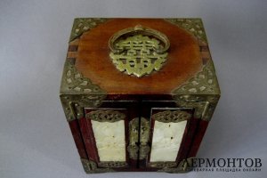 Шкатулка для украшений. Дерево, белый нефрит. Китай, рубеж XIX-ХХ веков.