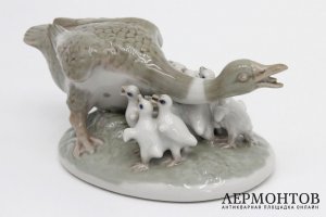 Скульптура Гусиный переполох, авторская с подписью А. Сотникова. СССР, Дулево 1940-50