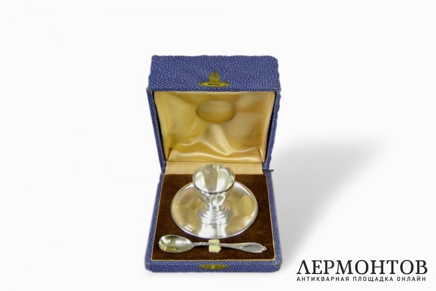 Подарочный набор под яйцо. Серебро 950 пробы. Франция, XIX век.