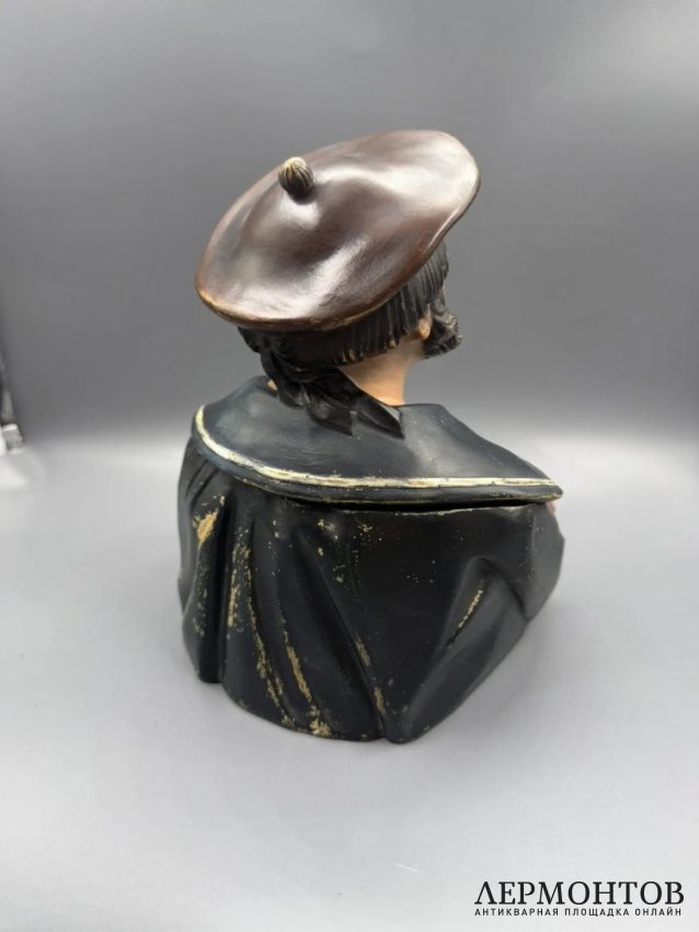 Табачный горшок «Моряк». Майолика, роспись, Wilhelm Schiller & Son, Богемия, рубеж 19–20 веков