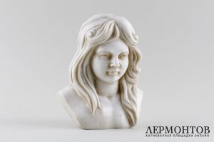 Бюст Девушка. Белый мрамор. Италия, первая половина ХХ века.