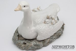 Скульптура Гусыня. Авторский экземляр. Сотников. СССР, Дулево, 1956. Фарфор, роспись