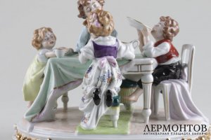 Статуэтка. В гостях у бабушки. Фарфор. SCHEIBE - ALSBACH, Германия. XX век.