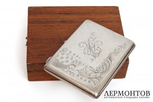 Портсигар в коробке. Серебро 84. Россия, Москва. 1908-1917 гг. Серебряное заведение Монъ.