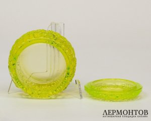 Шкатулка «Фрукты». Урановое стекло, Чехия
