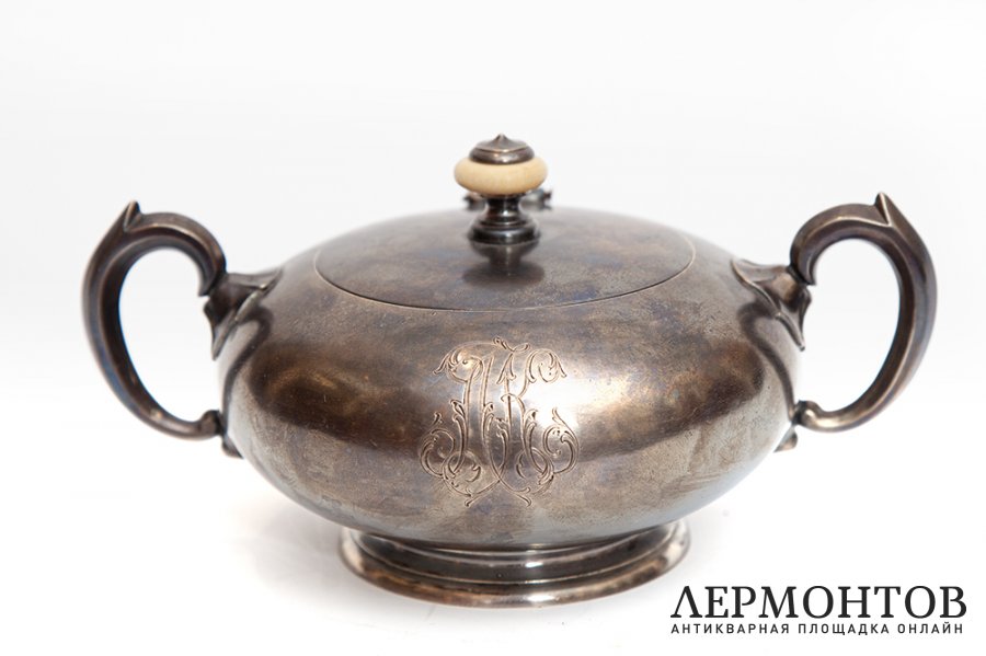Чайный и кофейный сервиз. Серебро 84 пробы. Россия, 1850-1870- е гг. 