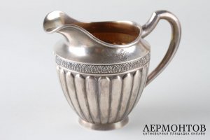 Чайный набор в родной коробке. Молочник, сахарница, щипцы. Россия, мастер СП, 84 пр.