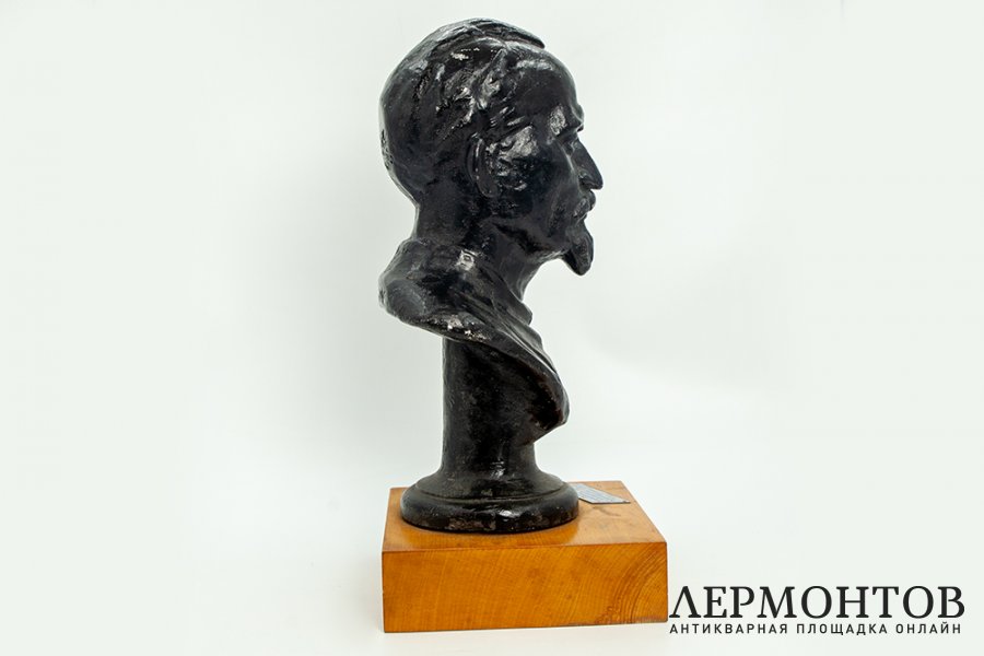 Бюст Феликс Дзержинский. СССР, 1960-е гг. Силумин, крашение.