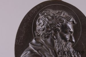 Интерьерный медальон с изображением Апостола Павла. Россия, завод Касли. XIX в.