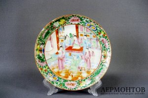 Декоративная тарелка. Фарфор, Восток, XIX век.