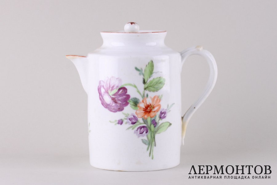 Молочник из сервиза с цветочным декором и маркой Придвор. Россия, ИФЗ, 18 в.
