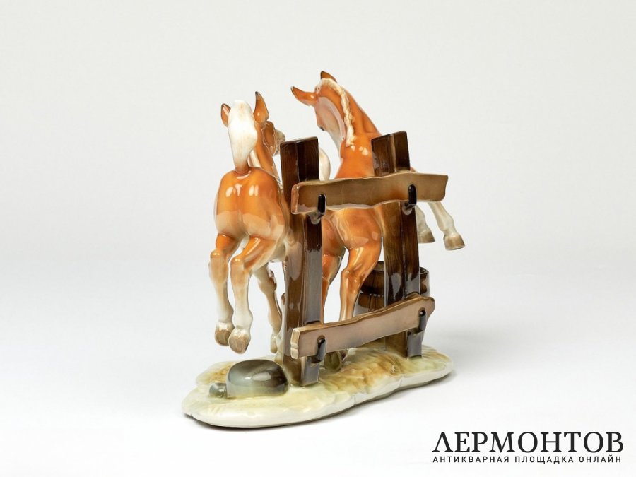 Статуэтка «Резвящиеся жеребята». Фарфор, Lorenz Hutschenreuther, Германия, 1970–1985 годы