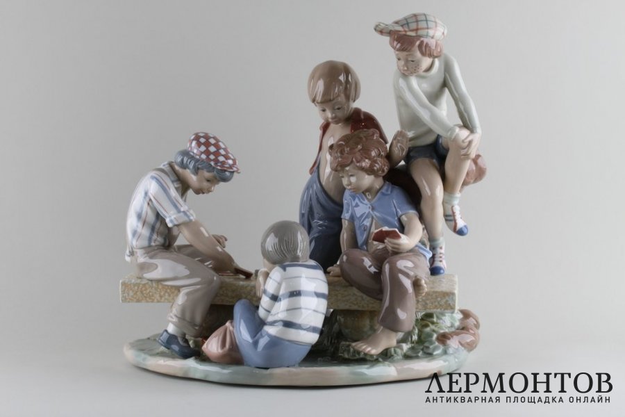 Статуэтка Мальчики играющие в карты. Nao by Lladro.  Фарфор. Испания. 80-е гг. XX в.