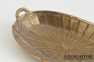 Лоток для мелочей овальной формы с ручками. Австрия, Вена, 1 пол. 20 в. Бронза.