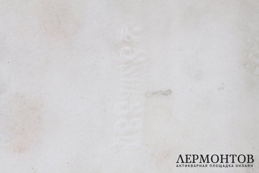 Пласт Амур, оттачивающий стрелу. Фарфор, живопись. Австрия. Anton Raphael Mengs