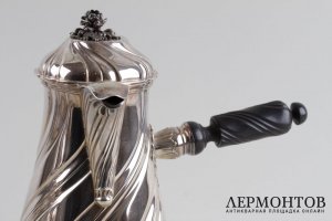 Шоколадник Leon Lapar в стиле рококо. Серебро 950 пробы. Франция, XIX в.