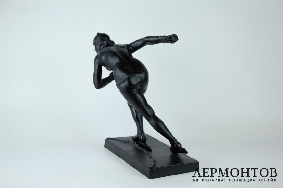 Скульптура Конькобежка Лидия Скобликова. Россия, завод Касли, 1960 г.