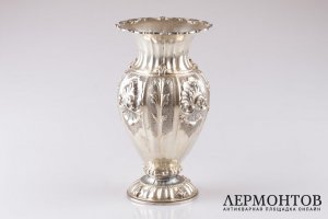 Ваза для цветов в неоклассическом стиле. Серебро 800 пробы. Италия, XX век.