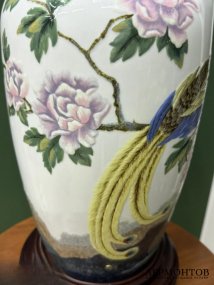 Ваза «Фазан на цветущем пионе». Фарфор, дерево, Lladro, скульптор Julio Ruiz, Испания