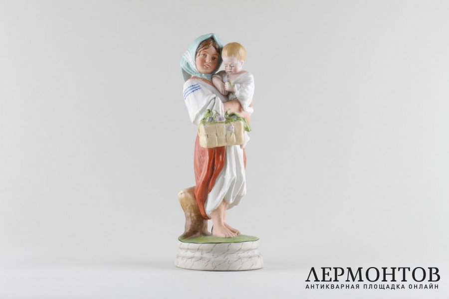 Статуэтка Девочка с ребенком. Россия, Дмитровский фарфоровый завод, 1926-1930 гг. 
