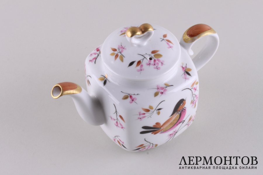Чайник Весенняя птица. Фарфор, роспись. Автор Л.И. Григорьева. СССР, ЛФЗ, 1970-80е
